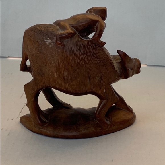 Hand Craved wood Buffalo wood - Picture 3 of 6